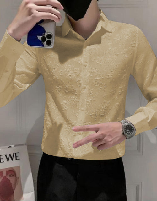 Men Regular Fit Solid Spread Collar Casual Shirt